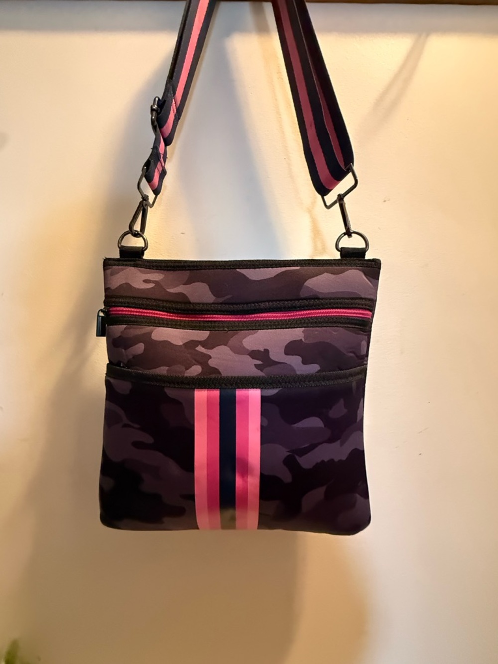 Haute Shore Black Neoprene Crossbody Handbag 12”x13” Pink Stripe Purse EUC - Picture 2 of 6